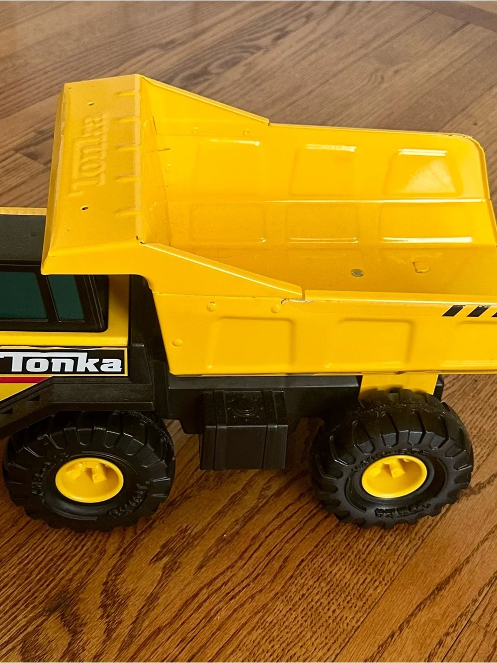 Tonka Steel Classics 952 Mighty Dump Truck